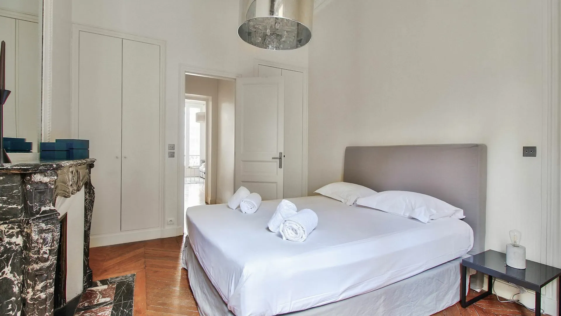 Guest Trotter - Saint Philippe Du Roule * Paris